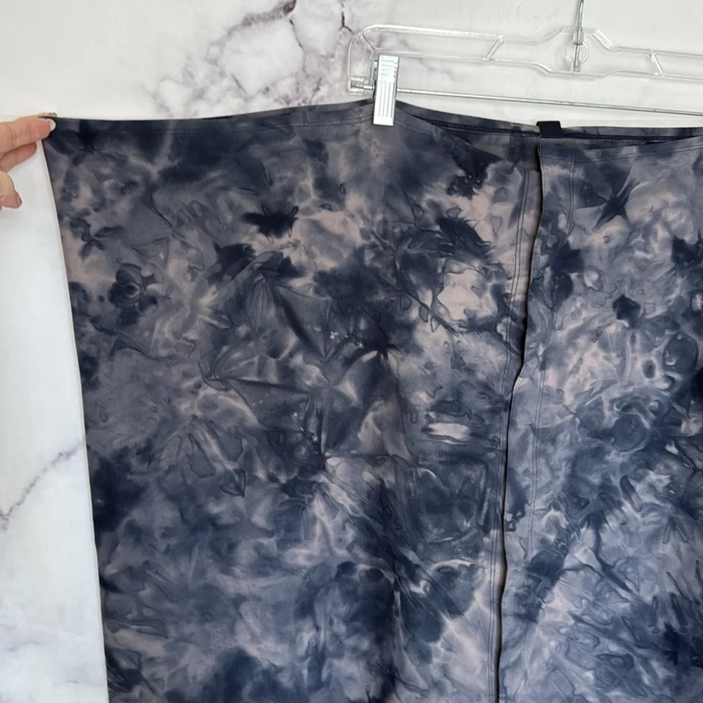 LULULEMON Customizable Snap Scarf OS Diamond Dye Lunar Rock True Navy - Picture 5 of 9